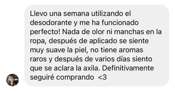 Comentario de un cliente: lleva una semana usándolo, nada de olor ni manchas en la ropa, la piel suave y siente que se aclara la axila; seguirá comprando.