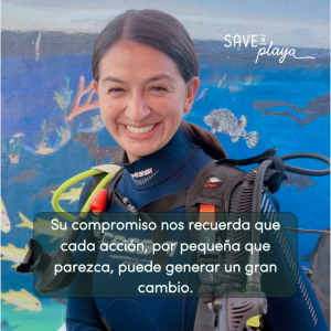 Voluntaria sonriente de Save a Playa, comprometida con la preservación marina y la limpieza de los océanos.